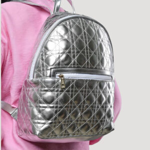 شنطة ظهر حريمي مبطنة