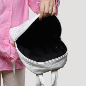 شنطة ظهر حريمي مبطنة